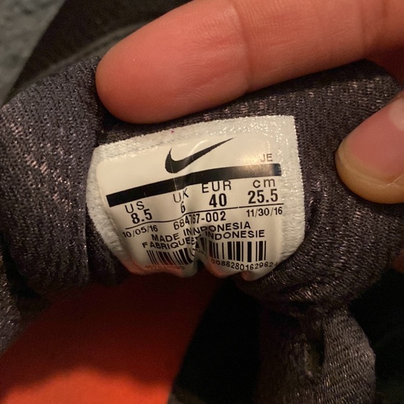 Nike women sneaker size 8.5 - Picture 4 of 7